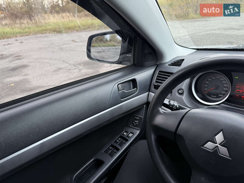 Седан Mitsubishi Lancer 2007 в Дымере