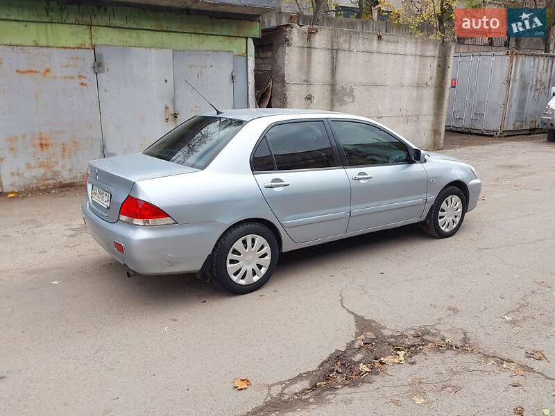 Седан Mitsubishi Lancer 2006 в Києві