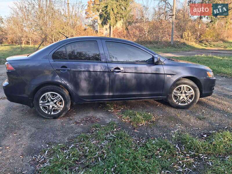 Седан Mitsubishi Lancer 2010 в Черновцах