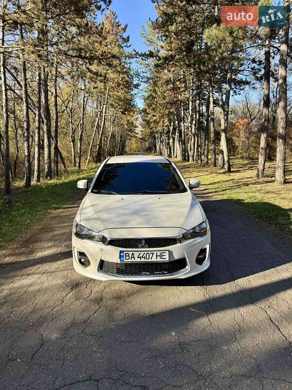 Седан Mitsubishi Lancer 2017 в Долинской