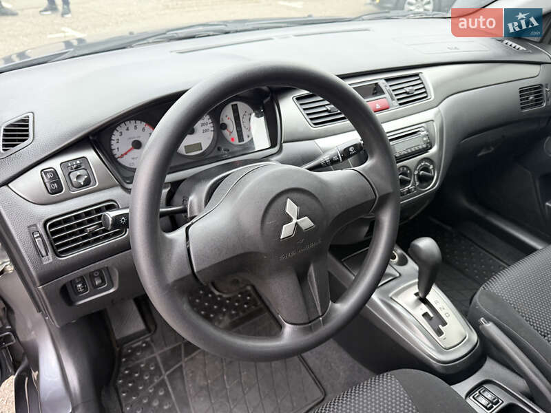 Седан Mitsubishi Lancer 2009 в Киеве