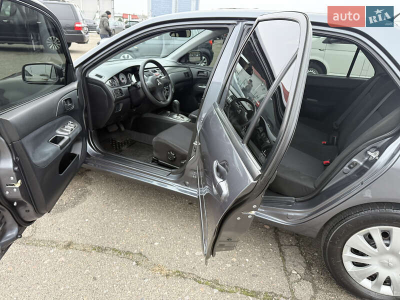 Седан Mitsubishi Lancer 2009 в Киеве