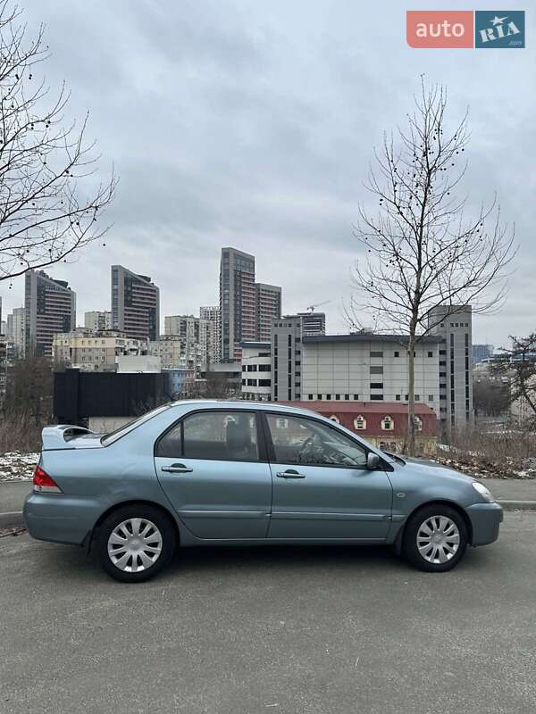 Седан Mitsubishi Lancer 2006 в Киеве