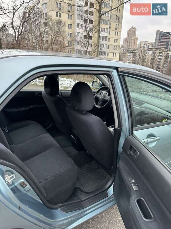 Седан Mitsubishi Lancer 2006 в Киеве