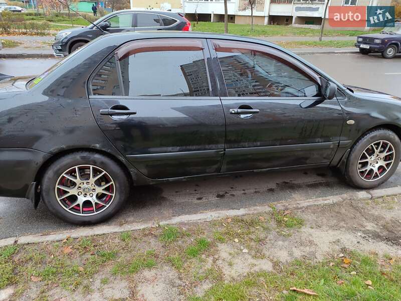 Седан Mitsubishi Lancer 2006 в Киеве