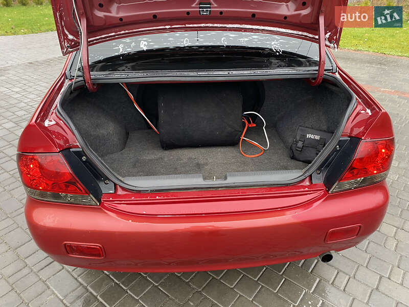 Седан Mitsubishi Lancer 2004 в Вінниці