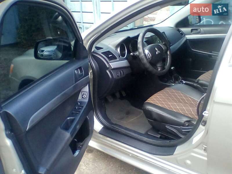 Седан Mitsubishi Lancer 2011 в Львові