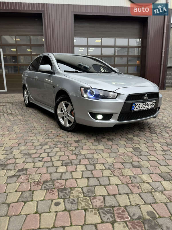 Седан Mitsubishi Lancer 2010 в Києві