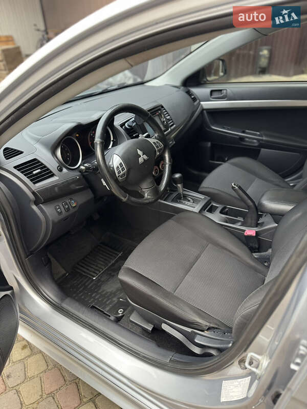 Седан Mitsubishi Lancer 2010 в Києві