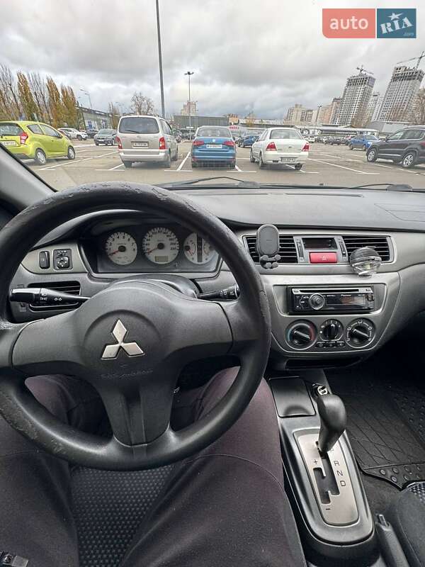 Седан Mitsubishi Lancer 2008 в Киеве