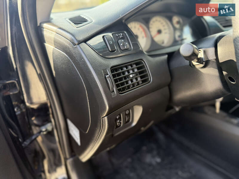 Седан Mitsubishi Lancer 2005 в Звягеле