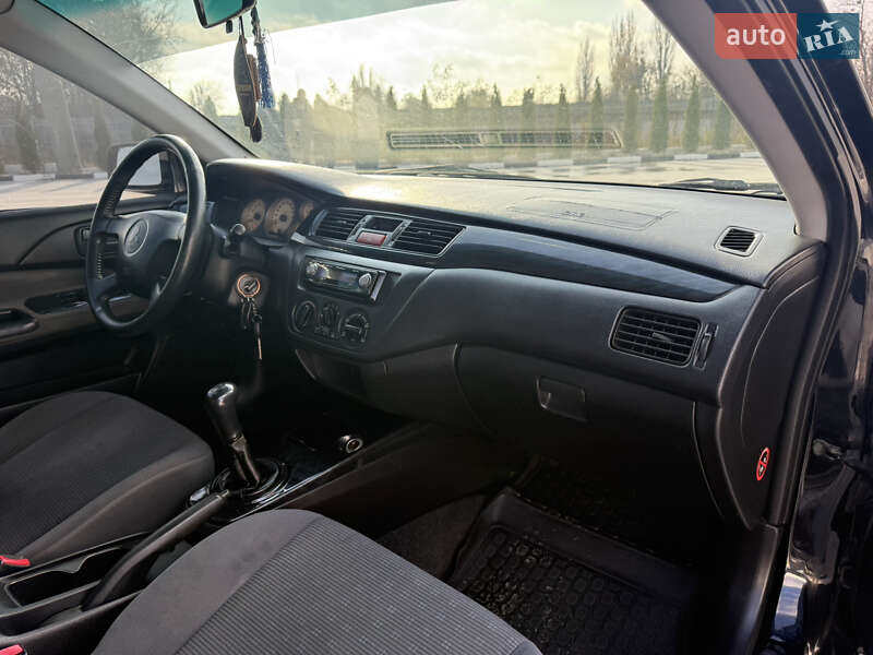 Седан Mitsubishi Lancer 2005 в Звягеле