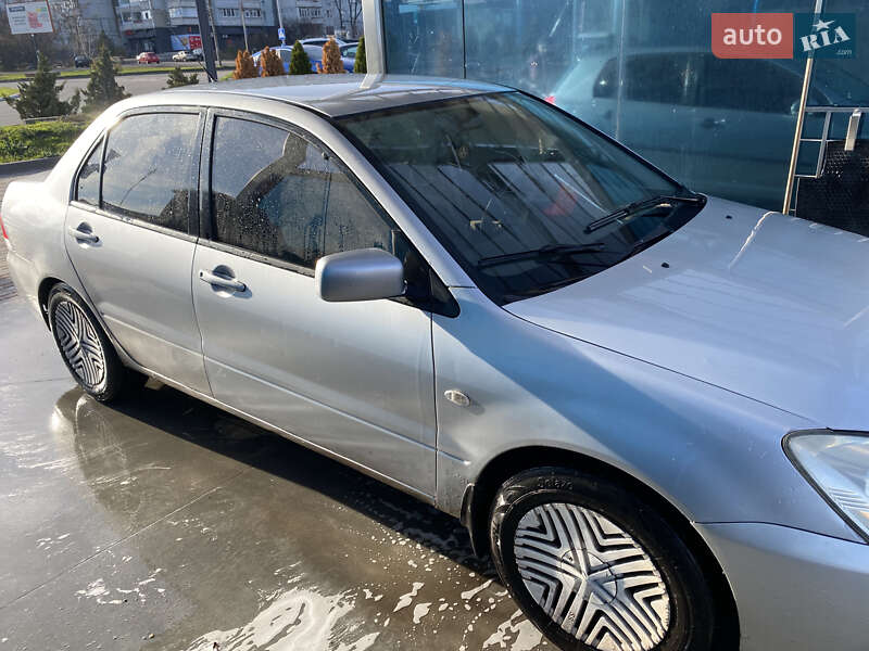 Седан Mitsubishi Lancer 2004 в Запоріжжі