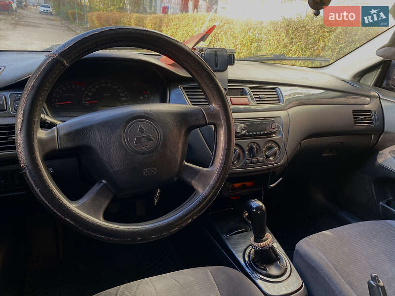 Седан Mitsubishi Lancer 2004 в Запоріжжі