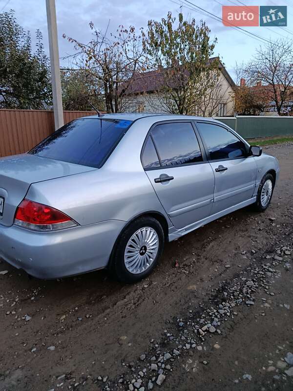 Седан Mitsubishi Lancer 2004 в Чернівцях