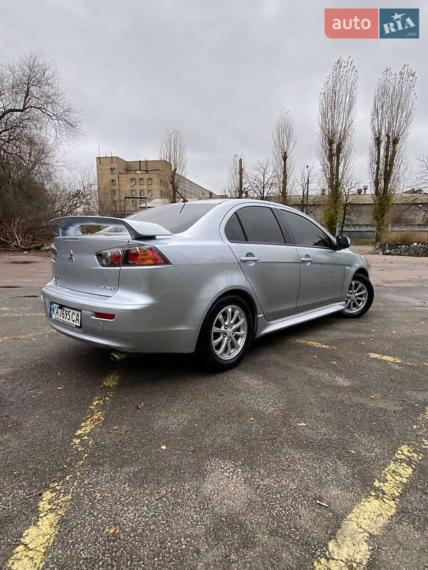 Седан Mitsubishi Lancer 2012 в Киеве