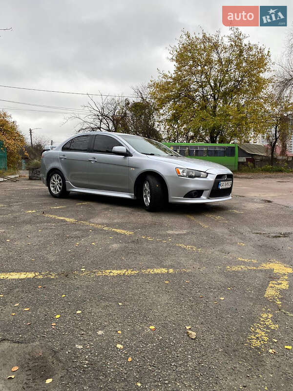 Седан Mitsubishi Lancer 2012 в Киеве