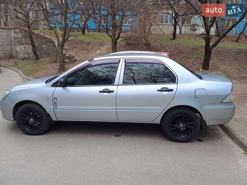 Седан Mitsubishi Lancer 2004 в Днепре