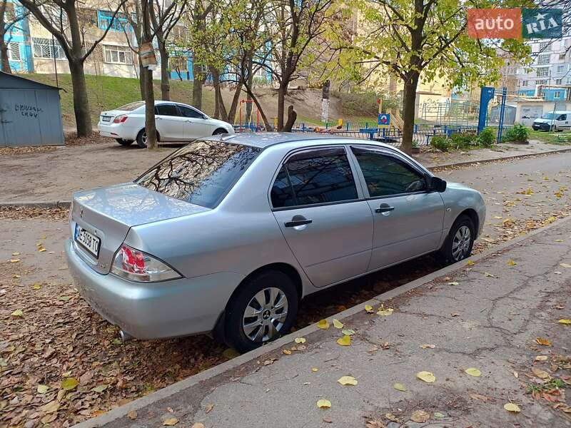 Седан Mitsubishi Lancer 2004 в Днепре
