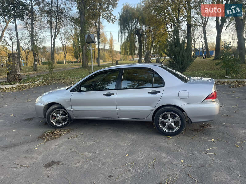 Седан Mitsubishi Lancer 2004 в Теофиполе