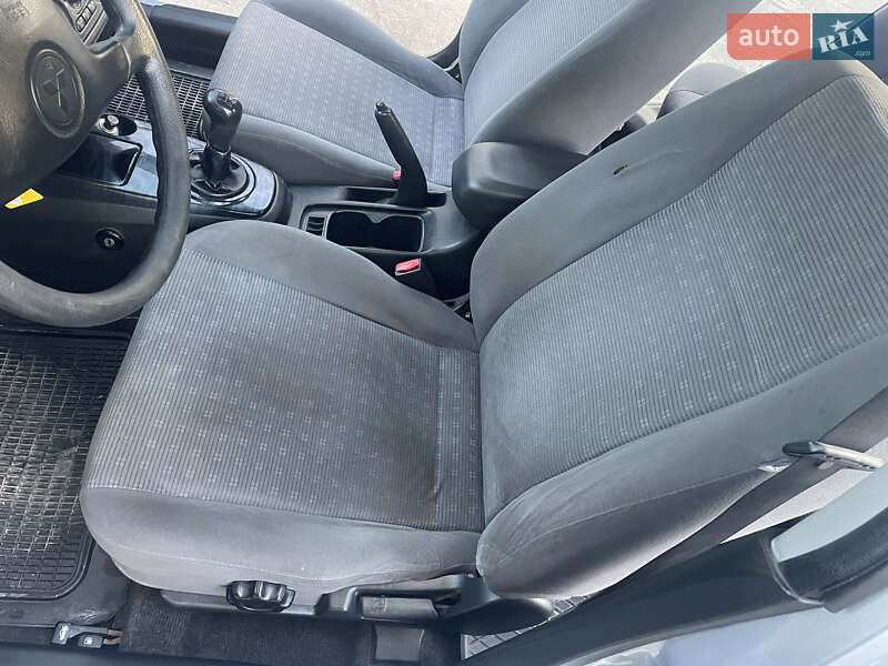 Седан Mitsubishi Lancer 2004 в Теофиполе