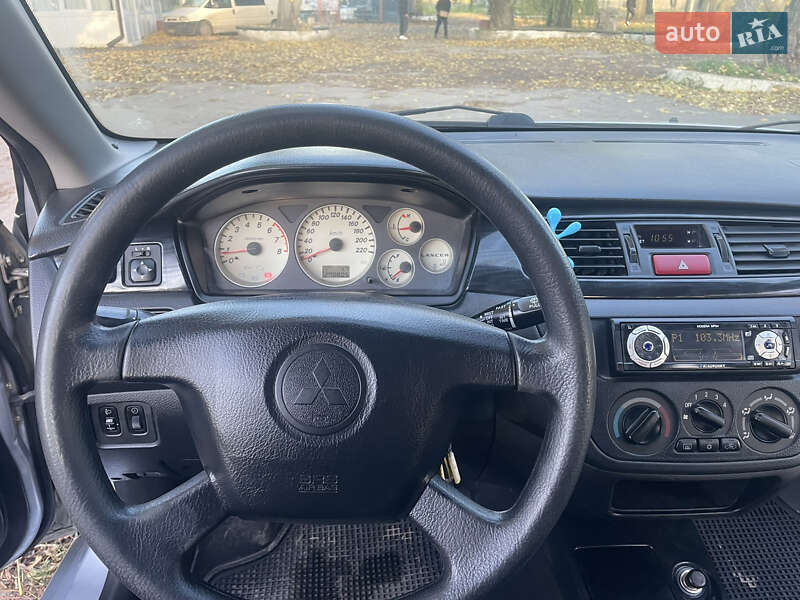 Седан Mitsubishi Lancer 2004 в Теофиполе