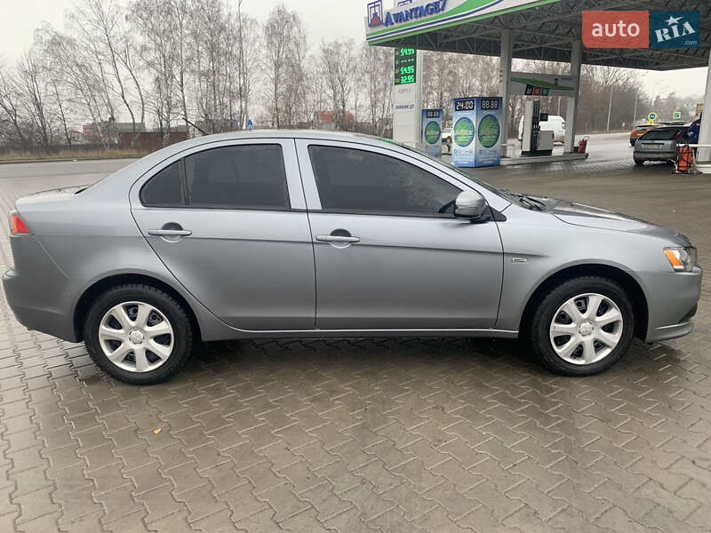 Седан Mitsubishi Lancer 2015 в Киеве