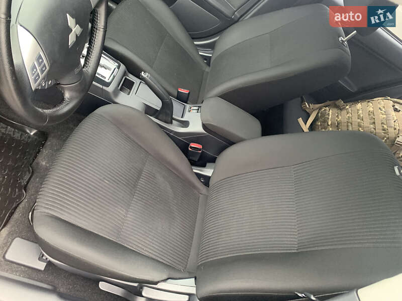 Седан Mitsubishi Lancer 2015 в Киеве