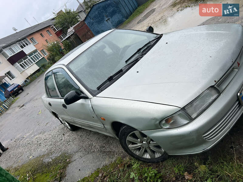 Седан Mitsubishi Lancer 1995 в Красилове