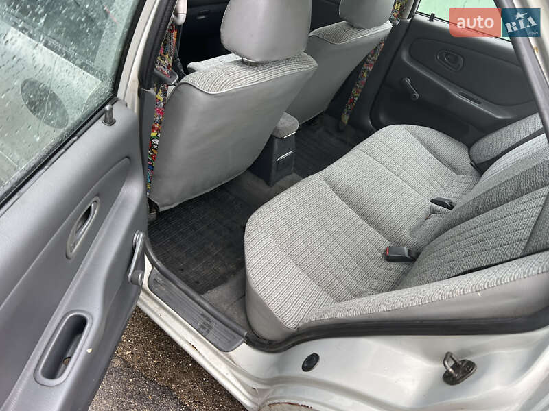 Седан Mitsubishi Lancer 1995 в Красилове