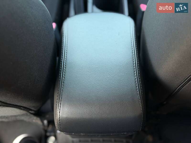 Седан Mitsubishi Lancer 2015 в Кривому Розі