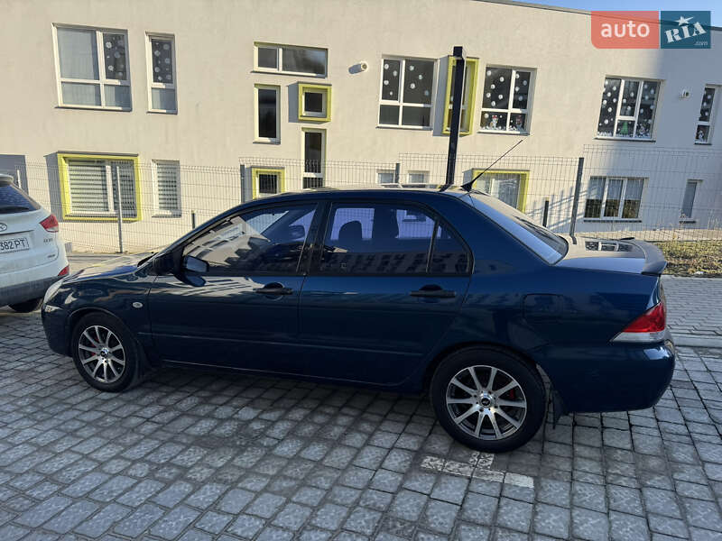 Седан Mitsubishi Lancer 2003 в Львові фото 3 Седан Mitsubishi Lancer 2003 в Львові
