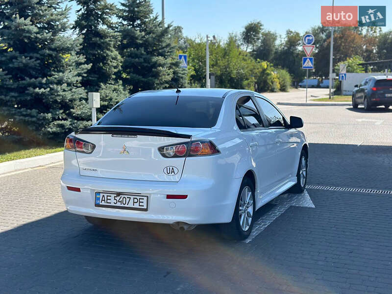 Седан Mitsubishi Lancer 2015 в Днепре