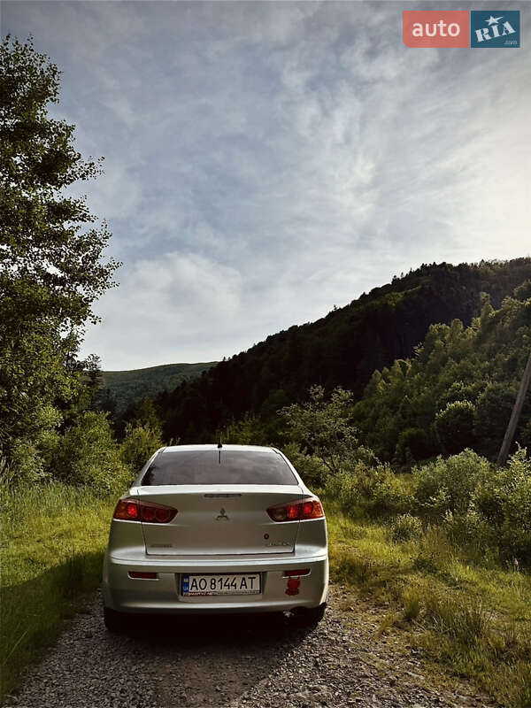 Седан Mitsubishi Lancer 2009 в Воловце