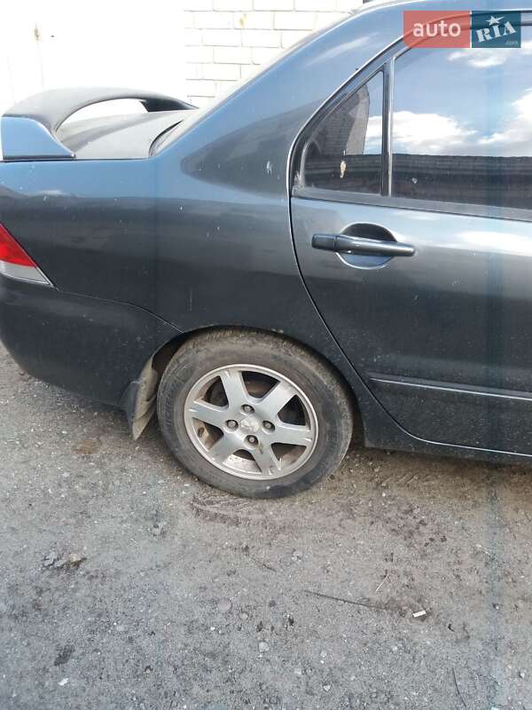 Седан Mitsubishi Lancer 2004 в Києві
