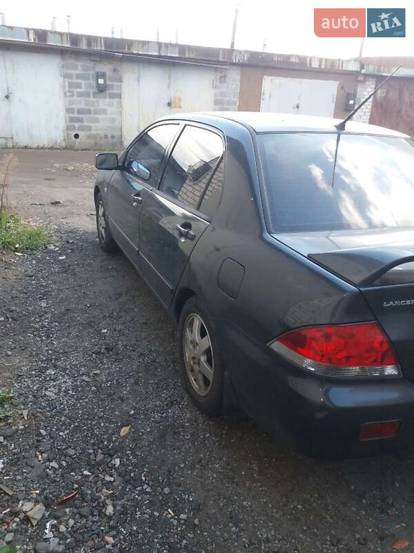 Седан Mitsubishi Lancer 2004 в Києві
