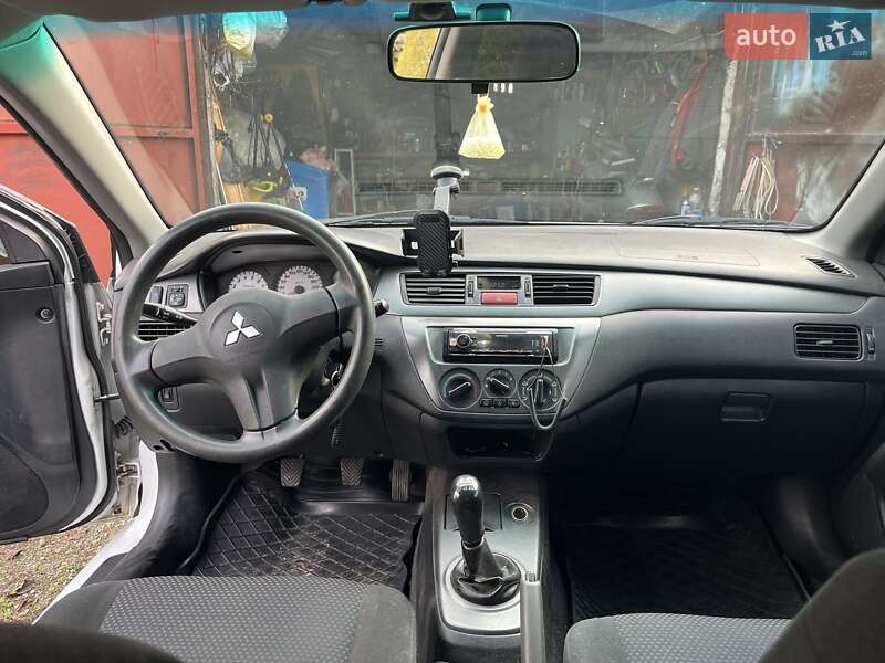 Седан Mitsubishi Lancer 2008 в Днепре