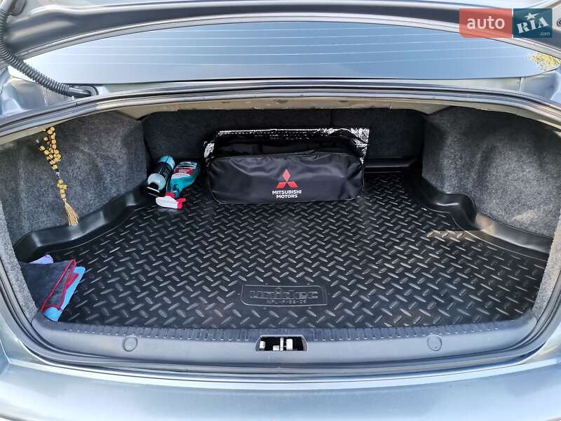 Седан Mitsubishi Lancer 2009 в Харькове