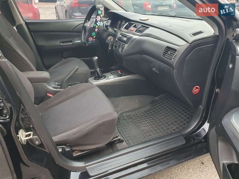 Седан Mitsubishi Lancer 2006 в Киеве