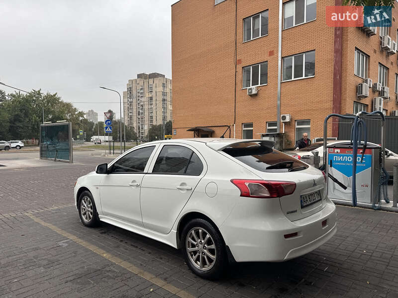 Хетчбек Mitsubishi Lancer 2010 в Києві