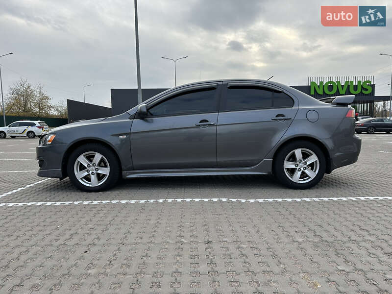 Седан Mitsubishi Lancer 2009 в Киеве