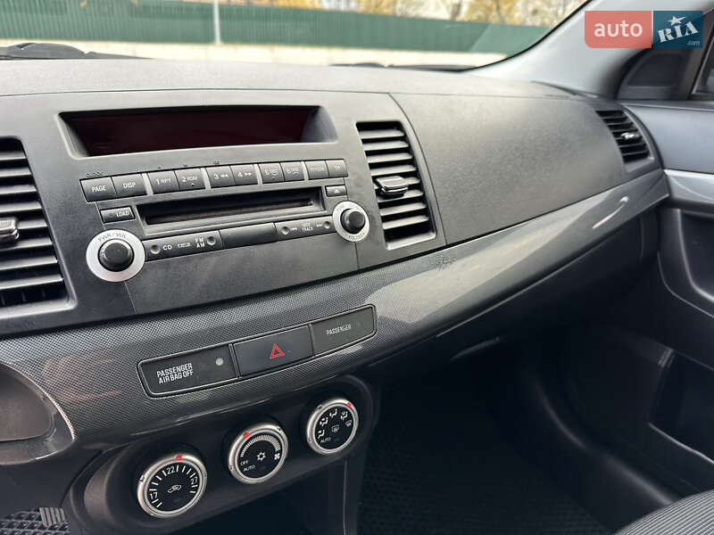 Седан Mitsubishi Lancer 2009 в Киеве