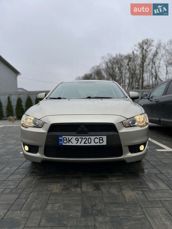 Седан Mitsubishi Lancer 2008 в Луцке