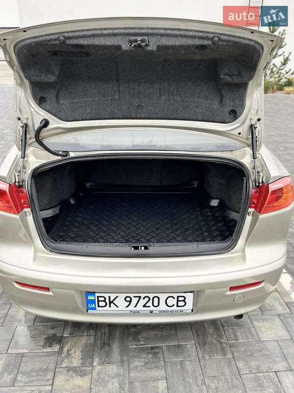 Седан Mitsubishi Lancer 2008 в Луцке