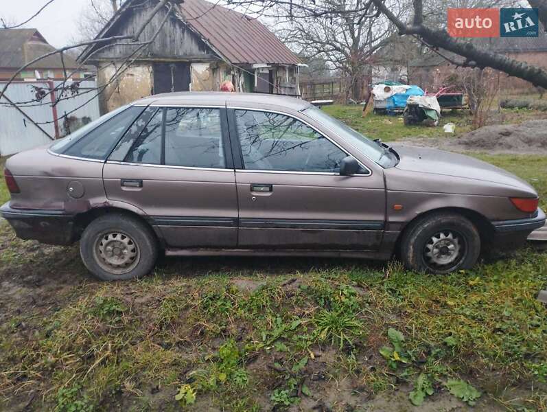 Ліфтбек Mitsubishi Lancer 1990 в Вінниці