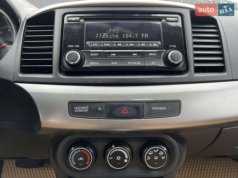 Седан Mitsubishi Lancer 2009 в Львове