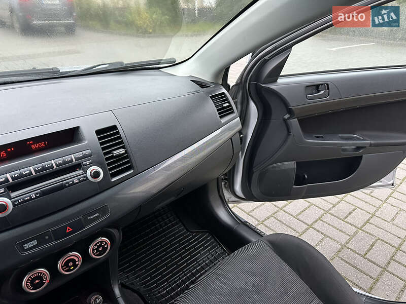 Седан Mitsubishi Lancer 2009 в Харкові