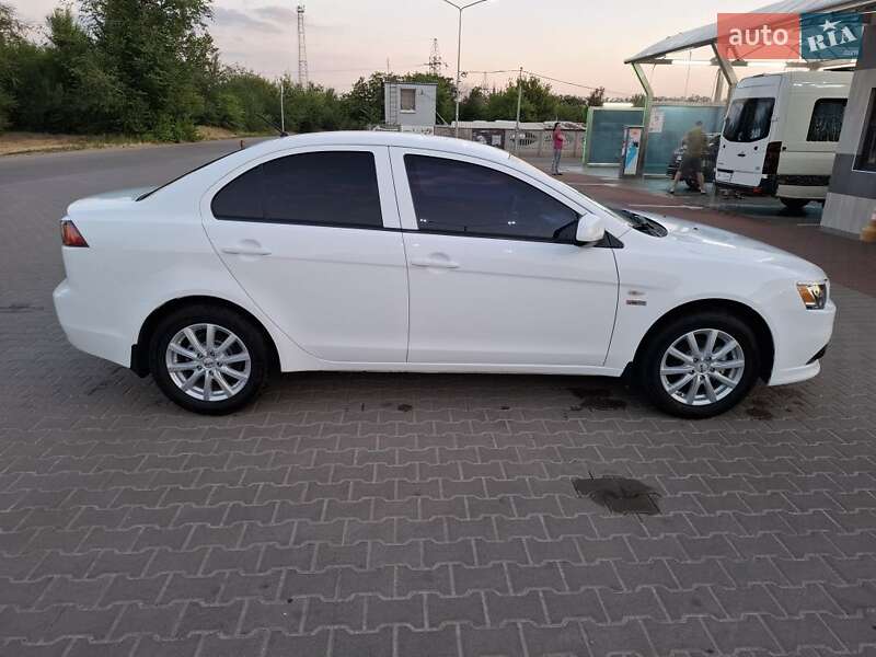 Седан Mitsubishi Lancer 2013 в Кривому Розі