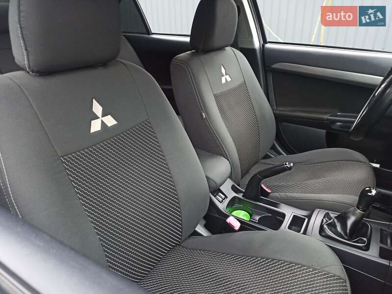 Седан Mitsubishi Lancer 2011 в Черкасах