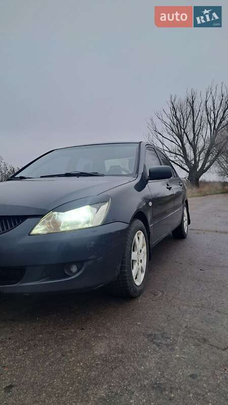 Седан Mitsubishi Lancer 2004 в Чернігові